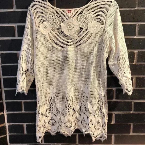 Pretty Toffee Apple Women's Small 3/4 Sleeve Cream Lacy Blouse - Picture 2 of 2